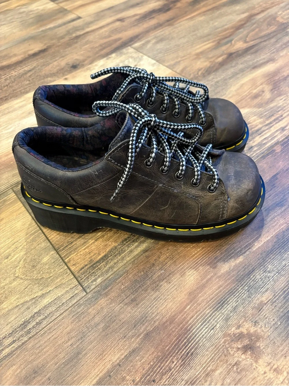 Dr. Martens Keani Brown Leather Platform Low Top Shoes Womens size 9